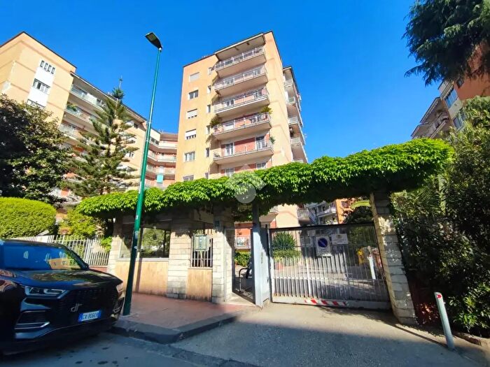 Appartamento quadrilocale in vendita in Viale dei Pini, Napoli