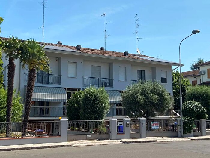 Casa con 6 locali in vendita in Via Bonasi, Carpi