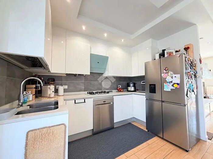 Appartamento trilocale in vendita in Via Gobbi, Venezia