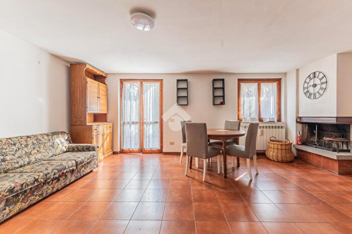 Casa quadrilocale in vendita in Via Monte Bianco, Ronciglione