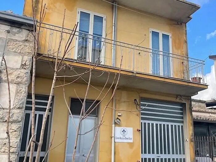 Casa con 9 locali in vendita in Via San Luigi Gonzaga, Ragusa