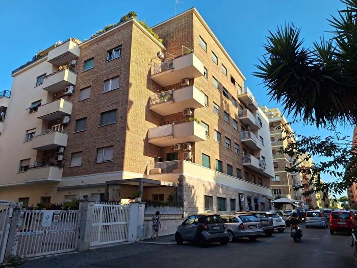 Appartamento quadrilocale in affitto in Via Luigi Mancinelli, Africano Villa Chigi, Roma