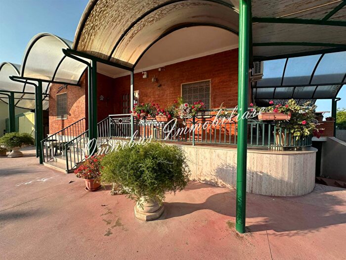 Casa con 6 locali in vendita in Via Napoli Bivio Troia, Foggia