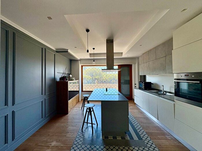 Appartamento quadrilocale in affitto in Via Australia, Eur, Roma