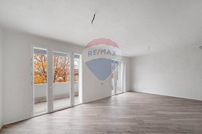 Appartamento trilocale in vendita in Via Grisostomi, Correzzana