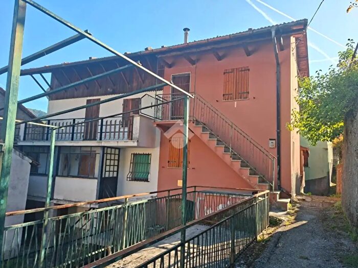 Casa quadrilocale in vendita in Località Vigogna, Vobbia