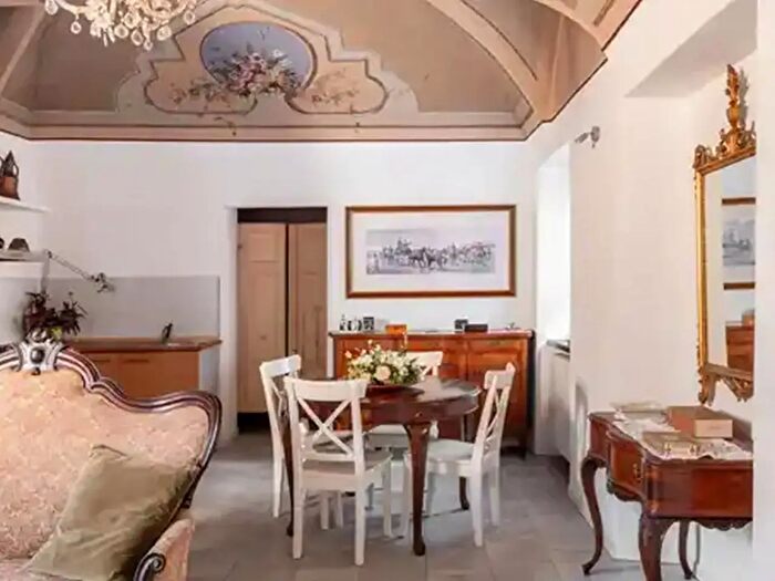 Appartamento con 10 locali in vendita in Via Libertà, Casalzuigno