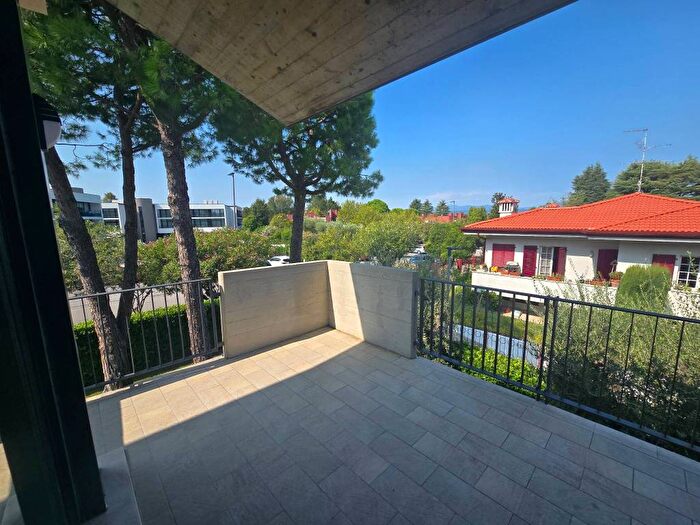 Appartamento trilocale in affitto in Centro, Sirmione
