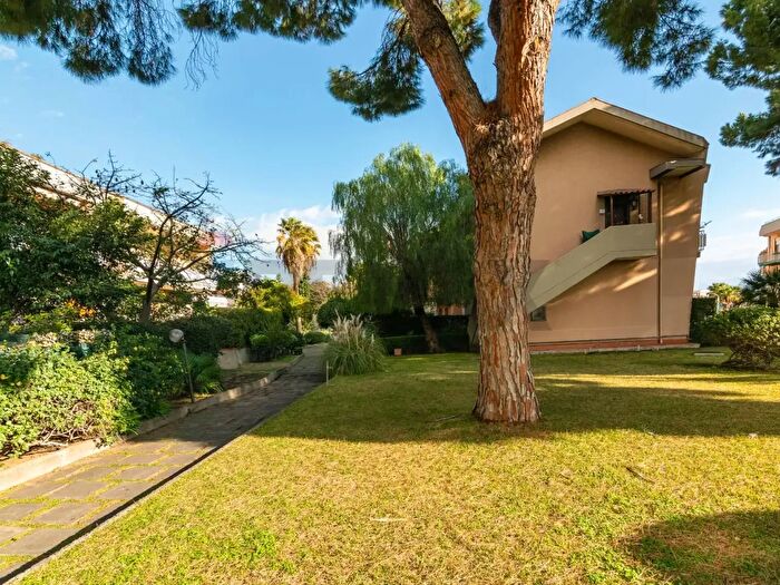 Appartamento con 7 locali in vendita in Via Salvatore Quasimodo, Catania