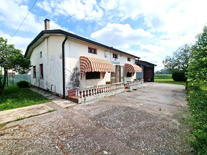 Casa trilocale in vendita in Via Balla, Campodoro