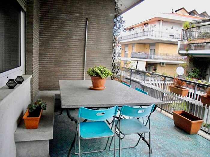 Appartamento quadrilocale in affitto in Via Pompeo Neri, Vigna Clara Vigna Stelluti, Roma