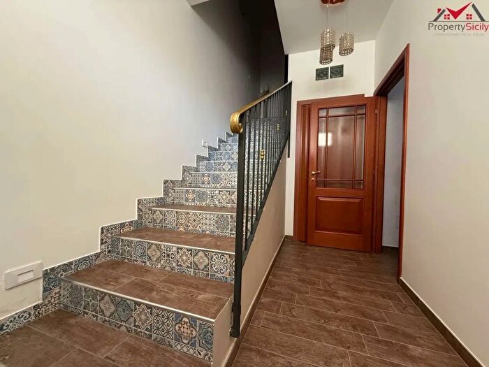 Casa con 6 locali in vendita in Porto Empedocle