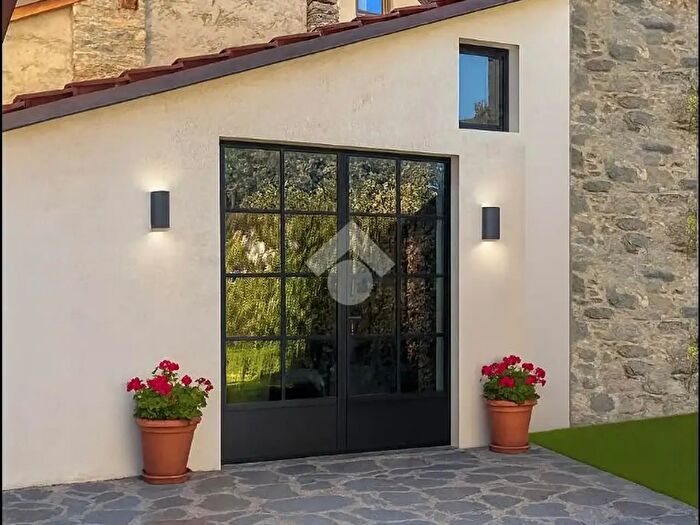 Casa bilocale in vendita in Via CroixDeVille, Aosta