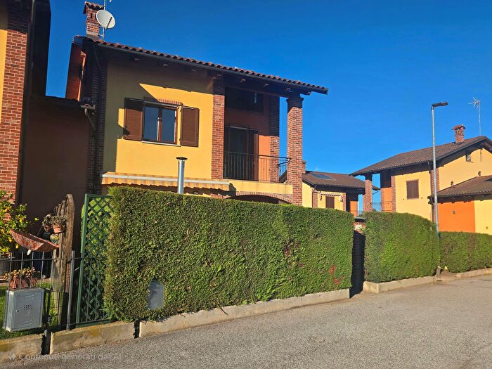 Casa con 6 locali in vendita in Cervere