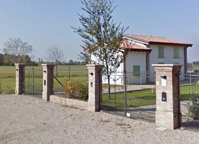 Casa con 6 locali in vendita in Via Clelia a, Mirandola