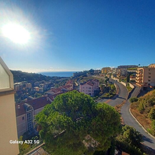 Appartamento trilocale in vendita in Strada Carrozzabile San Lorenzo, Sanremo
