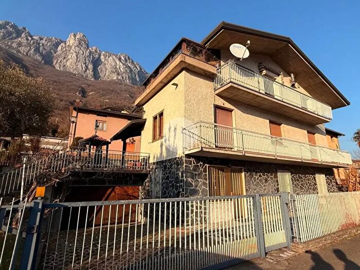 Casa con 7 locali in vendita in Via Molzelle, Darfo Boario Terme