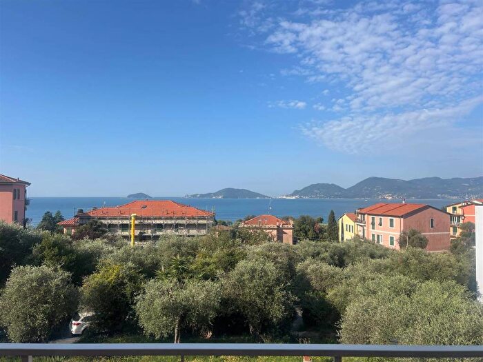 Appartamento con 5 locali in affitto in La Serra Tellaro, Lerici