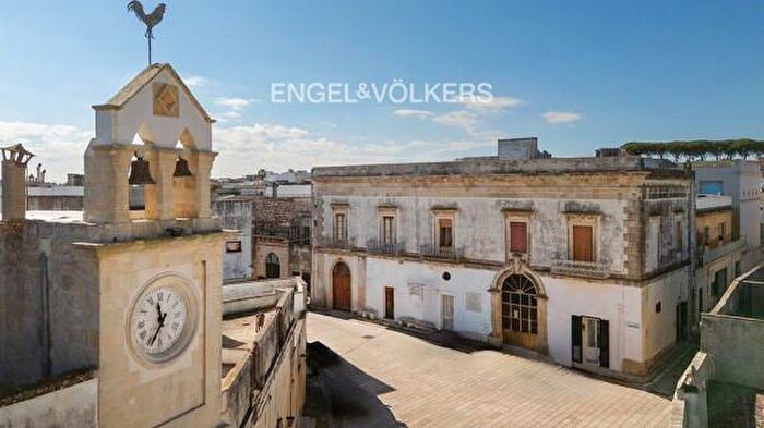 Casa con 6 locali in vendita in Piazza SantOronzo, Botrugno