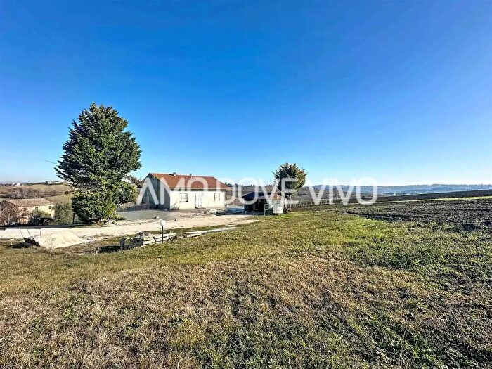 Casa con 8 locali in vendita in Ostra