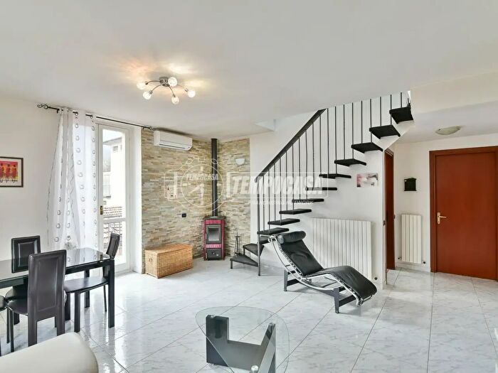 Appartamento trilocale in vendita in Via Cesare Cantù, Olginate