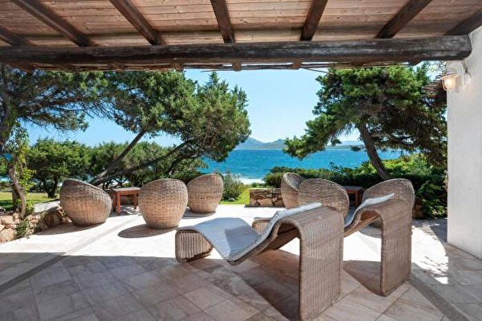 Casa con 6 locali in vendita in Olbia