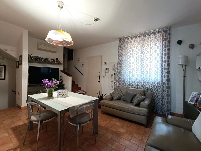 Casa quadrilocale in vendita in Via Gesso Zola Predosa, Zola Predosa