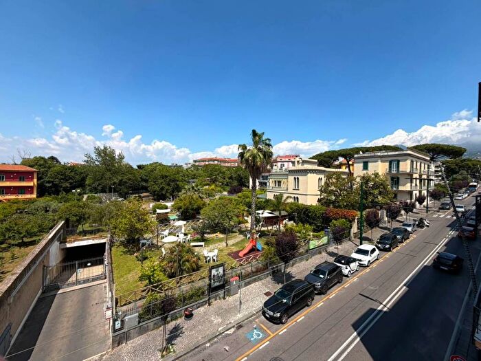 Appartamento trilocale in affitto in Via Armando Diaz, Portici
