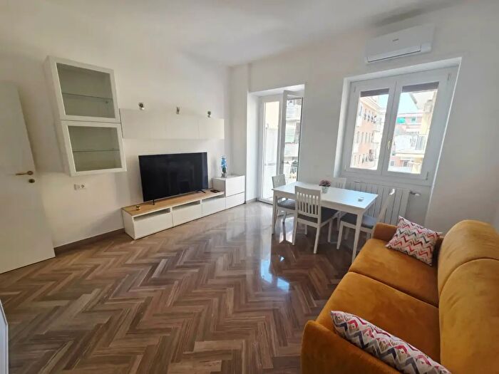 Appartamento monolocale in affitto in Via Gallia, Roma