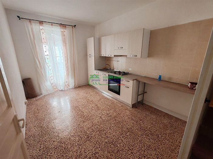 Casa con 6 locali in vendita in Ragusa
