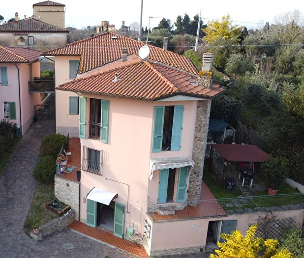 Casa con 6 locali in vendita in Crespina Lorenzana