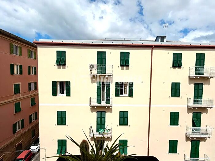 Appartamento trilocale in vendita in Via Ramiro Ginocchio, Genova
