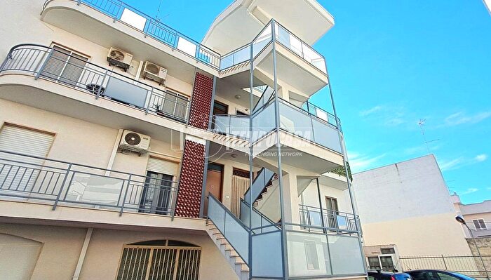 Appartamento trilocale in vendita in Via Martiri di Via Fani, Adelfia