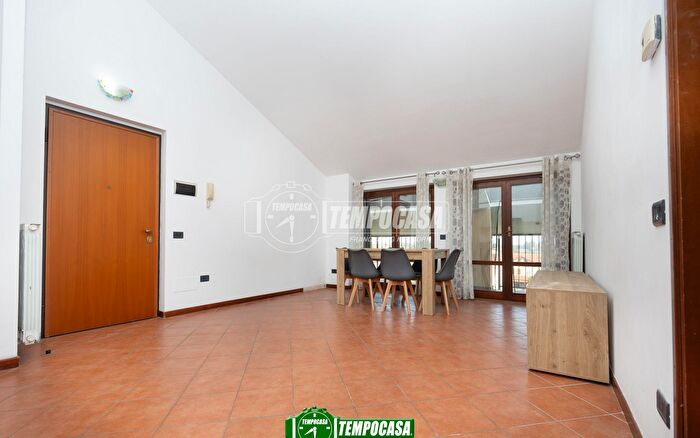 Appartamento trilocale in vendita in Via Camillo Benso Conte di Cavour C, Grezzago