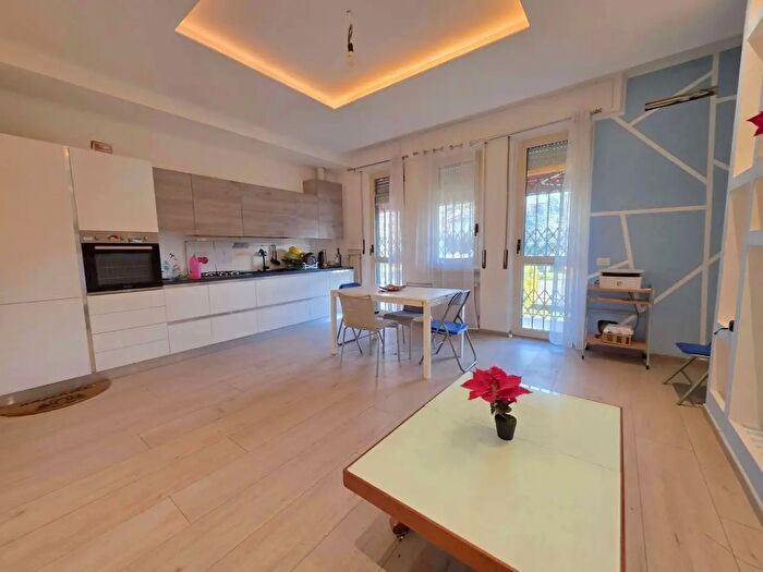 Appartamento trilocale in vendita in Piazza Caprara, Cassano DAdda