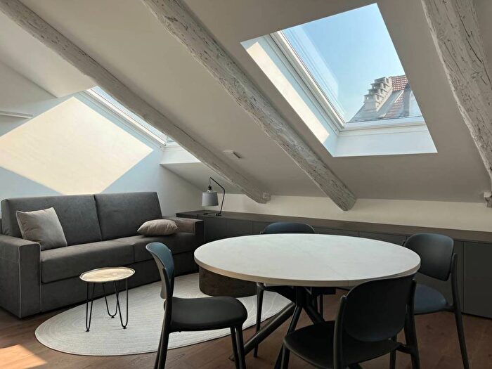 Appartamento bilocale in affitto in Via della Rocca, Torino