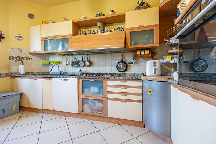 Appartamento quadrilocale in vendita in Via Ugo Foscolo, Loreto