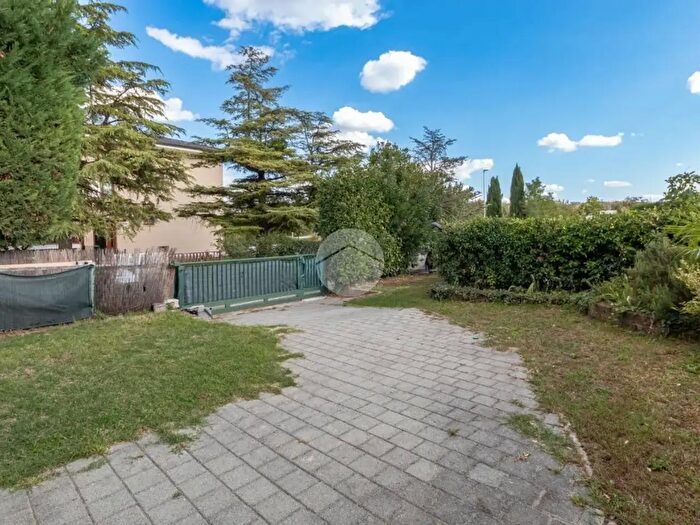 Casa con 6 locali in vendita in Località Pontirole, Bussolengo