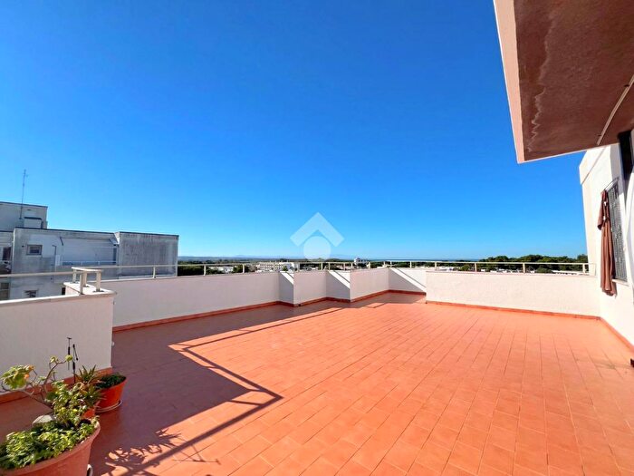 Appartamento trilocale in vendita in Via dei Gigli, Lesina