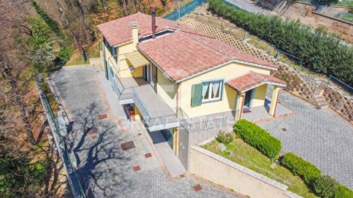 Casa con 6 locali in vendita in Via Terni, Fabro