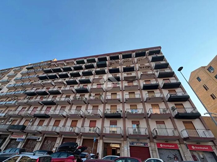 Appartamento con 5 locali in vendita in Corso dei Mille, Palermo