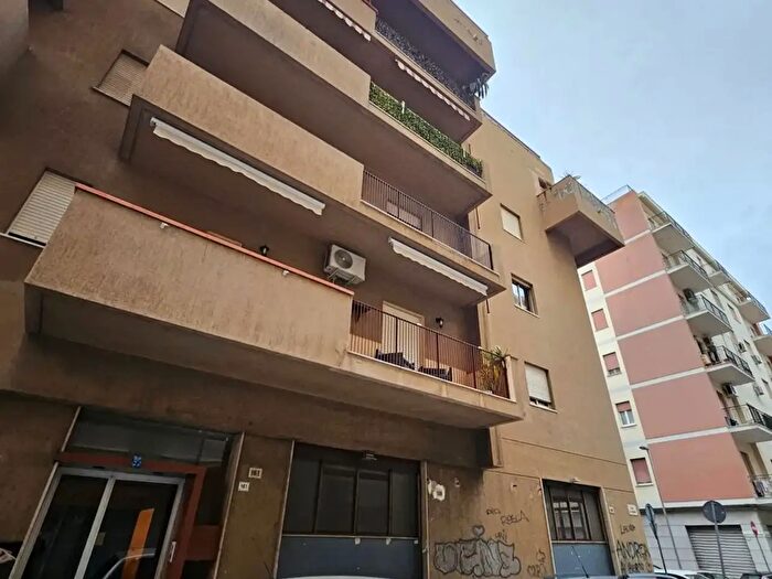 Appartamento con 5 locali in vendita in Via Giuseppe Crispi, Palermo