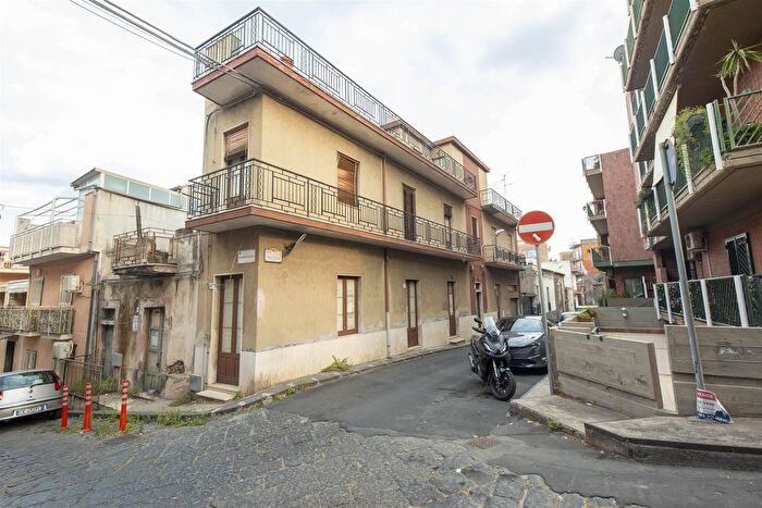 Casa con 10 locali in vendita in Via Marchese, Misterbianco