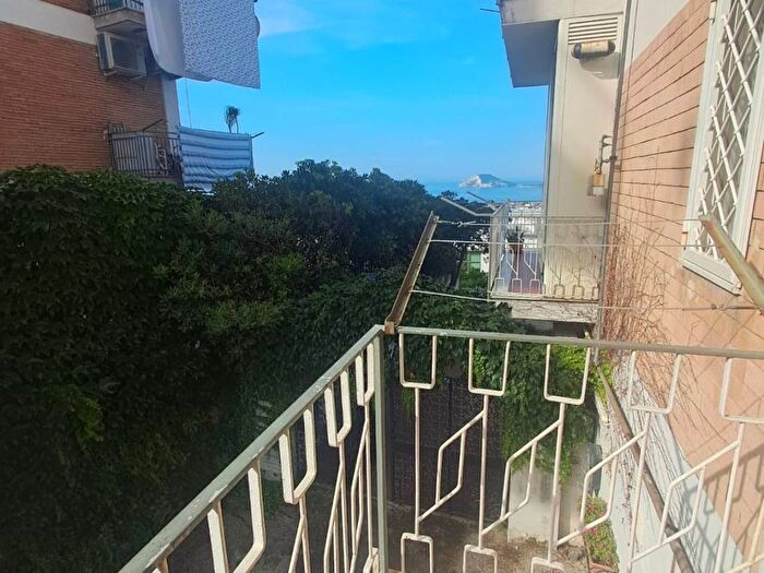 Appartamento trilocale in affitto in Traversa Coste d'Agnano Prima, Pozzuoli Alta, Pozzuoli