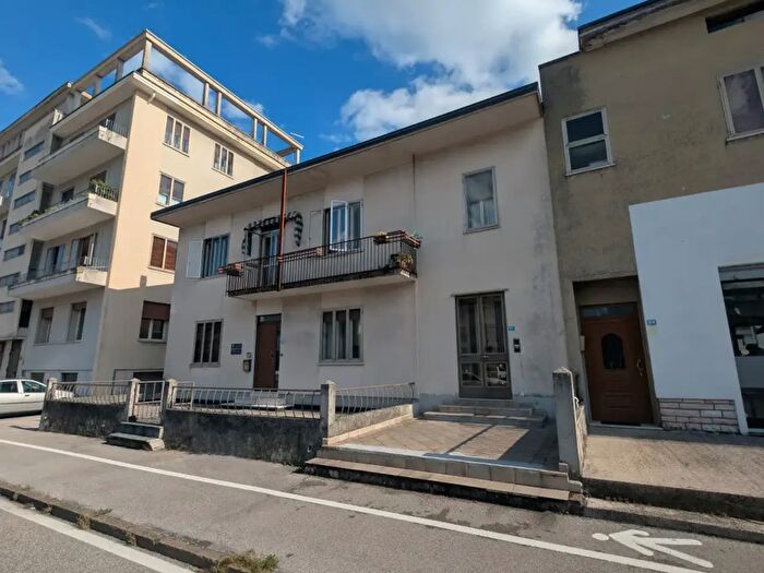 Casa con 5 locali in vendita in Via SsTrinità, Schio