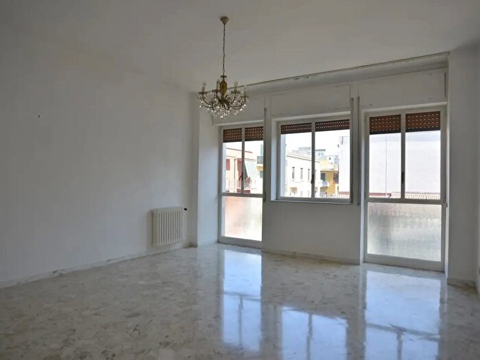 Appartamento trilocale in vendita in Via Castromediano, Bari
