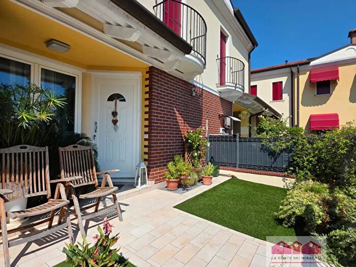 Casa con 5 locali in vendita in Via Ca' Montanare, Barbarano Mossano