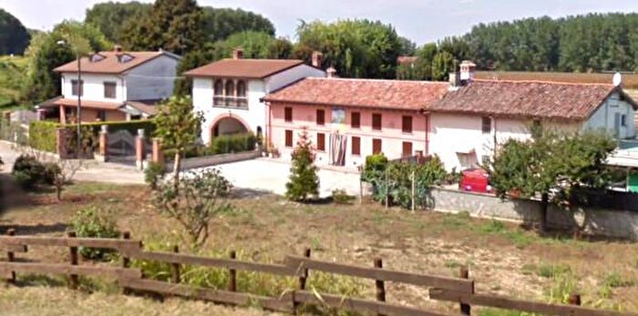 Casa con 6 locali in vendita in Pieve Porto Morone