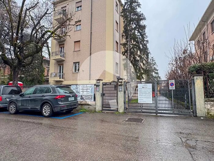 Appartamento con 5 locali in vendita in Viale Timavo, Reggio Emilia