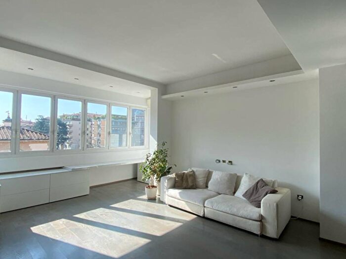 Appartamento trilocale in affitto in Santo Stefano, Bologna